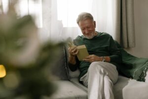 Ways Reading Protects Seniors’ Brain Health