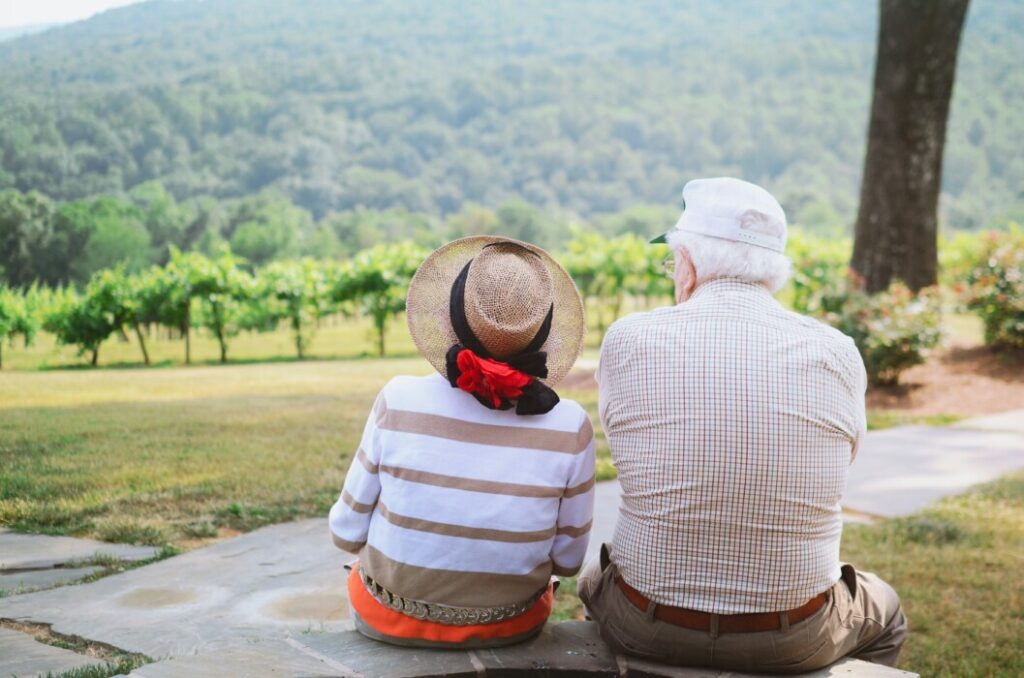 Planning Visits and Managing Expectations in Senior Long-Distance Relationships