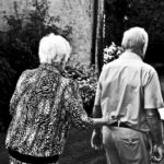 How to Tell Your Friends About a Dementia Diagnosis (And What to Expect)