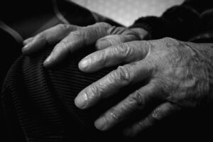 Carpal Tunnel After 65: Causes, Care, and When Surgery Makes Sense