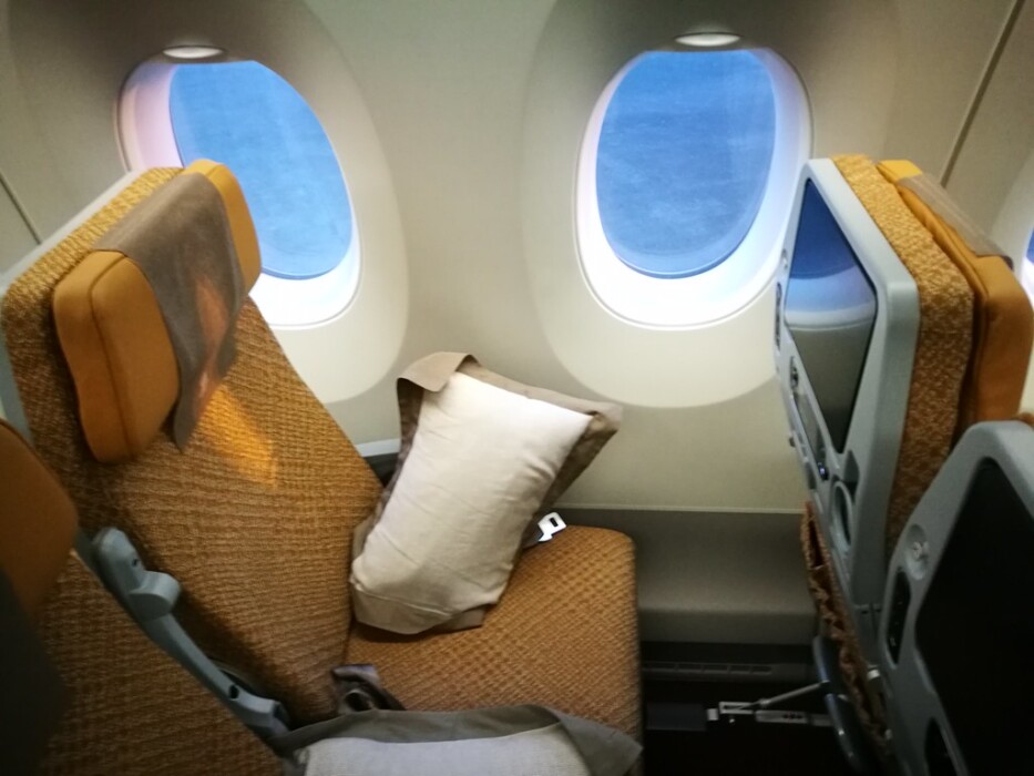 How to Stay Comfortable on a Long-Haul Flight