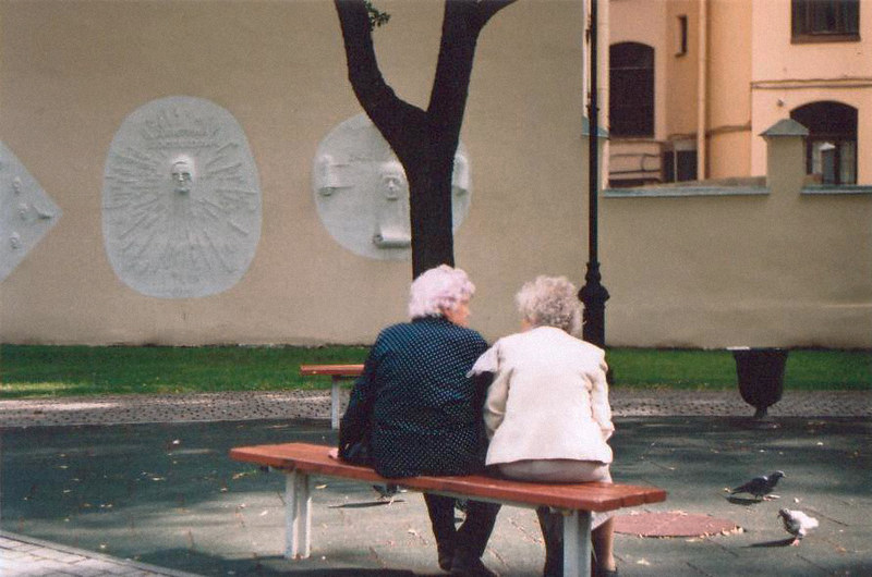 Why Fewer, Deeper Friendships Matter More With Age