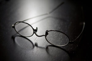 Choosing the Right Eyeglasses for Seniors