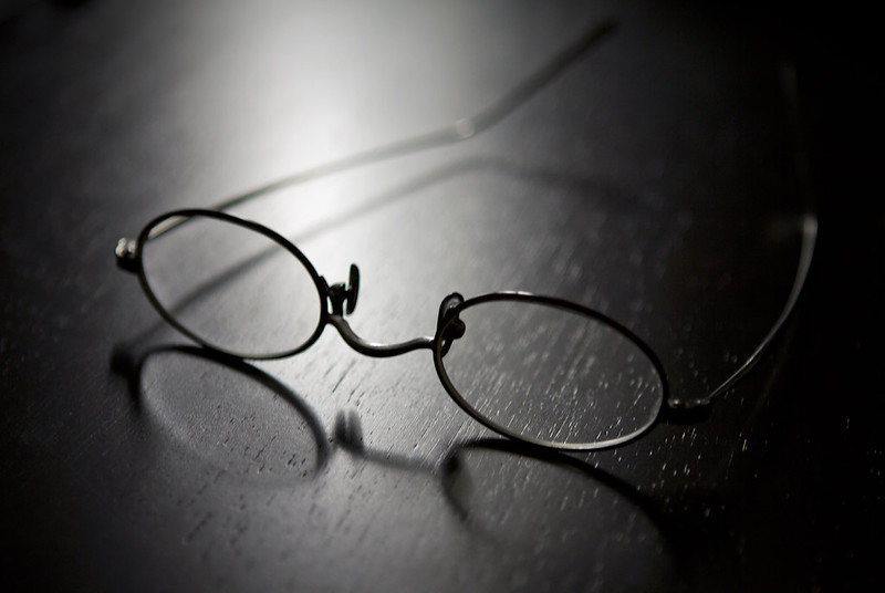Choosing the Right Eyeglasses for Seniors