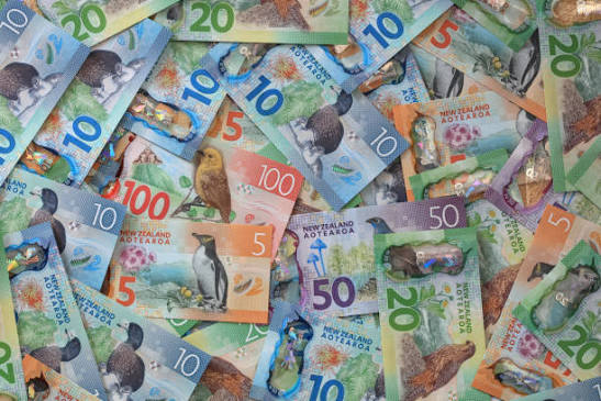 Should You Carry Cash or Use Your Card?
