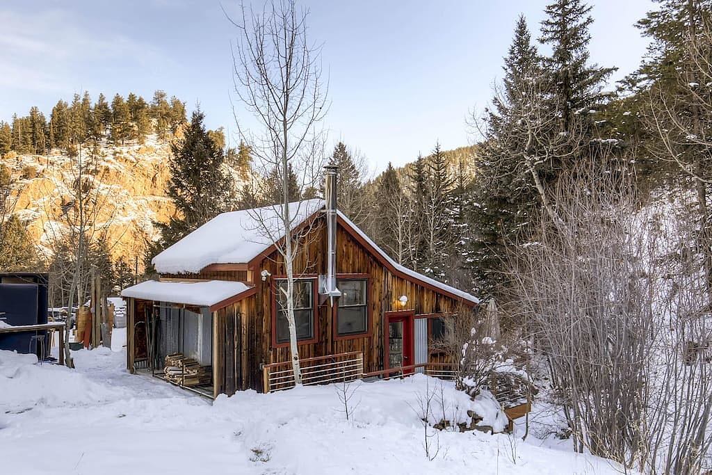 What to Check Before Booking a Holiday House