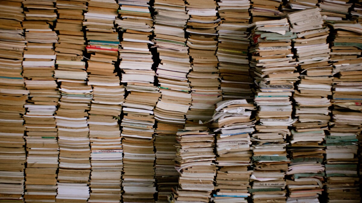 Hoarding Behaviour Can Emerge Later in Life